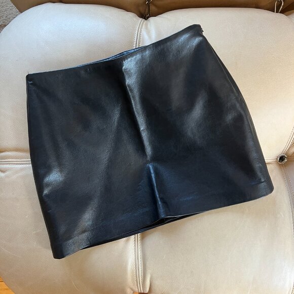 Agolde | Agda recycled leather-blend mini skirt in black - Picture 2 of 5